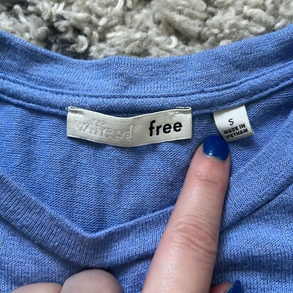 Wilfred Free Knot Front Crop Tee in Baby Blue - Size Small. - Picture 2 of 6